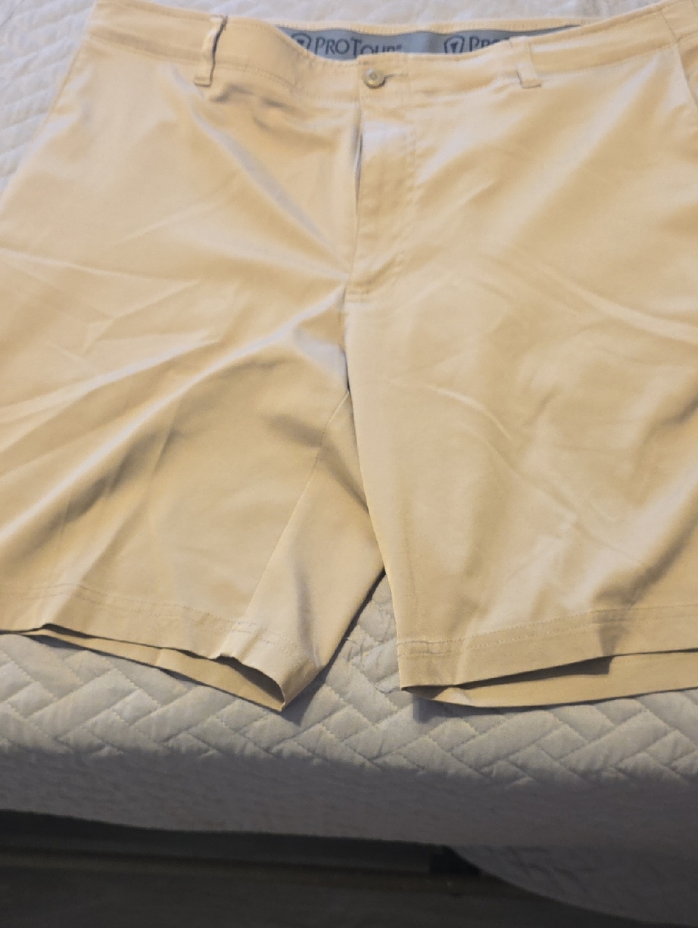 Men's Tan Flat-Front Performance Golf Shorts